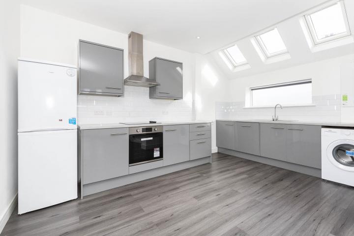 Renovated Garden apartment with private parking Anson Road, Willesden Green